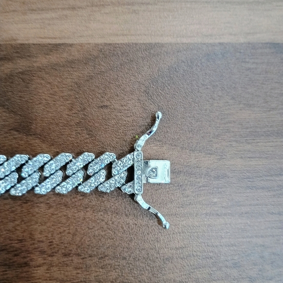 Silver neckless w/ CZ diamonds. - Picture 3 of 4